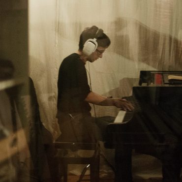 Raphael Tschernuth recording piano